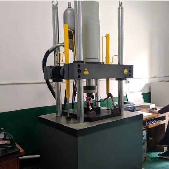 1678414471912376.jpg 高鐵減震橡膠墊板疲勞試驗(yàn)機(jī).jpg