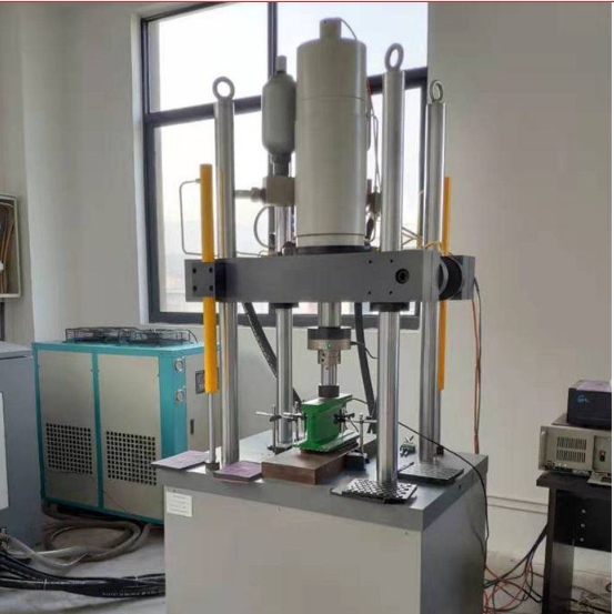 1695266116171444.png 6驅動車橋疲勞試驗機.png