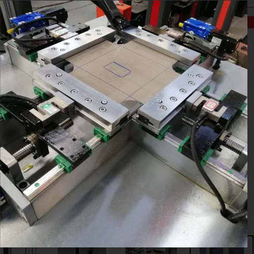 1703648059804119.png 雙軸雙向拉伸試驗(yàn)機(jī) 醫(yī)學(xué)多方向50KN1.png